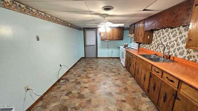 323 Northwest 6th Street, Coeburn, VA 24230