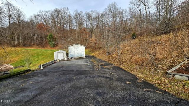 323 Northwest 6th Street, Coeburn, VA 24230