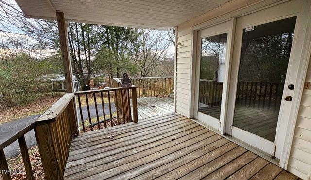 323 Northwest 6th Street, Coeburn, VA 24230