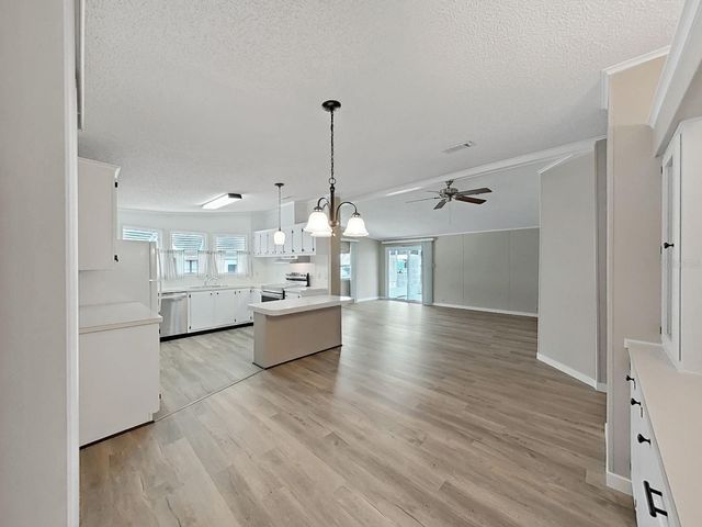 1779 FOX HILL DR, Lakeland, FL 33810