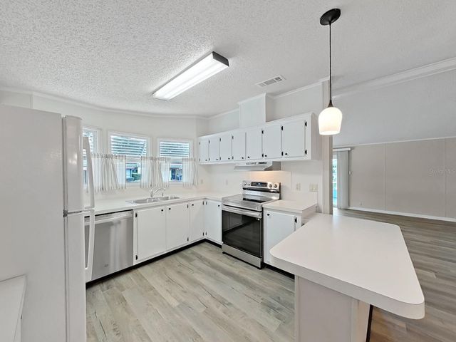 1779 FOX HILL DR, Lakeland, FL 33810