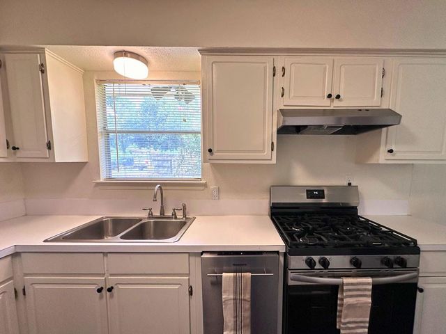 709 Baker Street, Huntsville, TX 77340