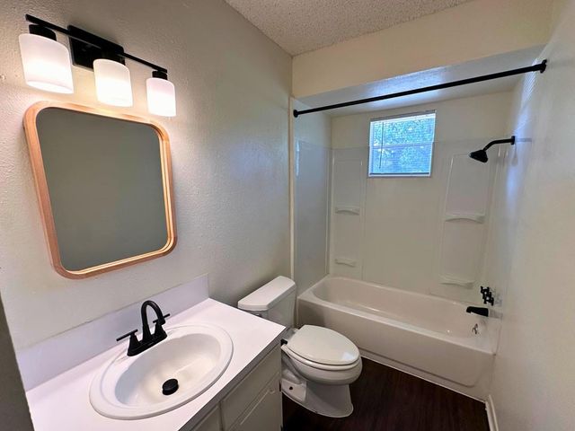 709 Baker Street, Huntsville, TX 77340