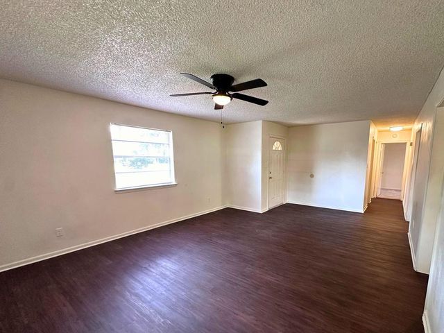 709 Baker Street, Huntsville, TX 77340