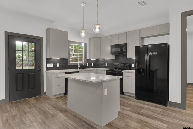 220 Sherman St, Rusk, TX 75785