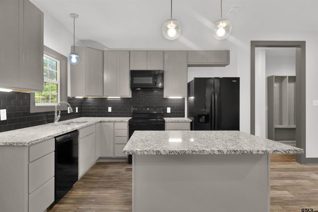 220 Sherman St, Rusk, TX 75785