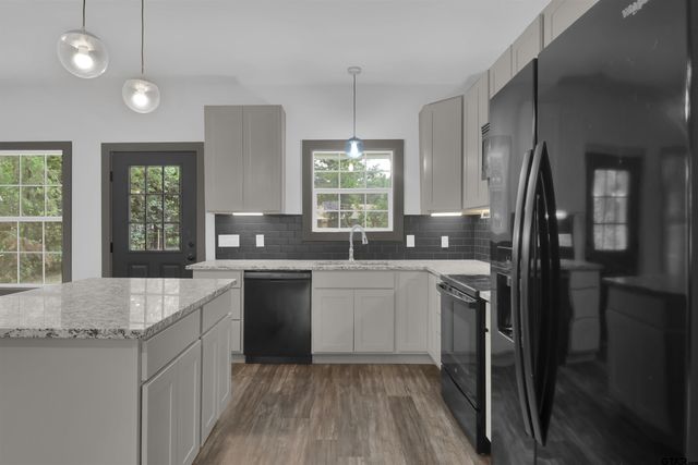 220 Sherman St, Rusk, TX 75785