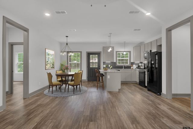 220 Sherman St, Rusk, TX 75785