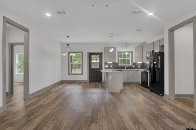 220 Sherman St, Rusk, TX 75785