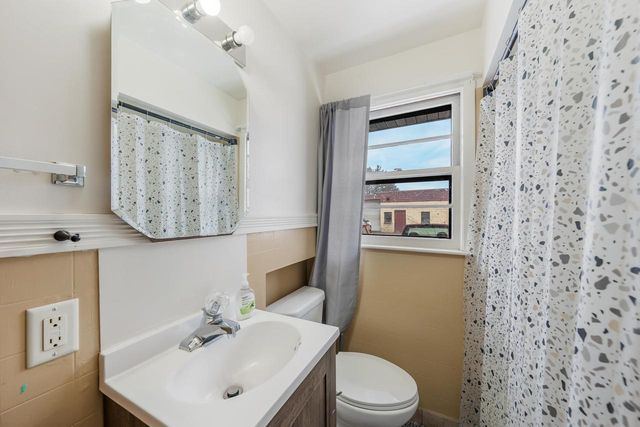 3505 N RICHMOND STREET, Appleton, WI 54911