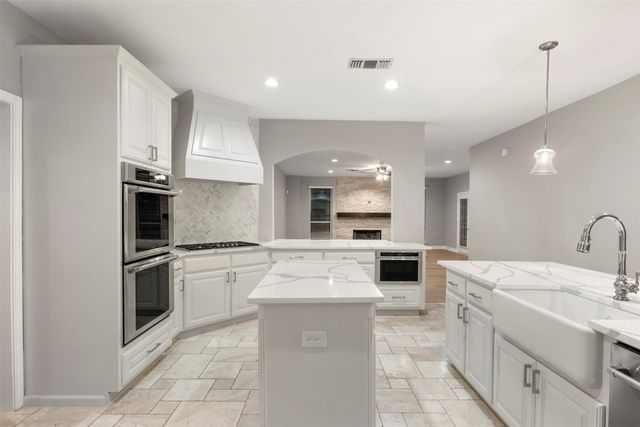 7804 Baywood Court, North Richland Hills, TX 76182