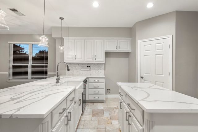 7804 Baywood Court, North Richland Hills, TX 76182