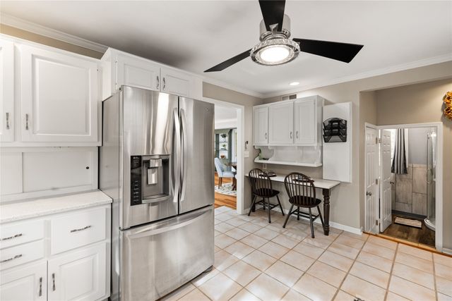 1827 Pleasant Street, West Des Moines, IA 50265