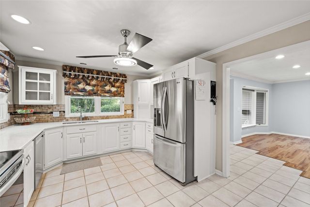 1827 Pleasant Street, West Des Moines, IA 50265