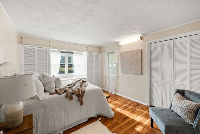 1827 Pleasant Street, West Des Moines, IA 50265