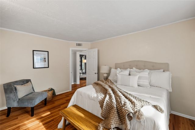 1827 Pleasant Street, West Des Moines, IA 50265