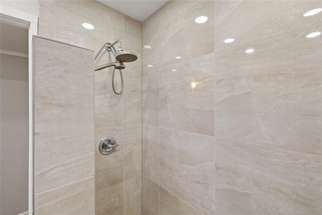 1827 Pleasant Street, West Des Moines, IA 50265