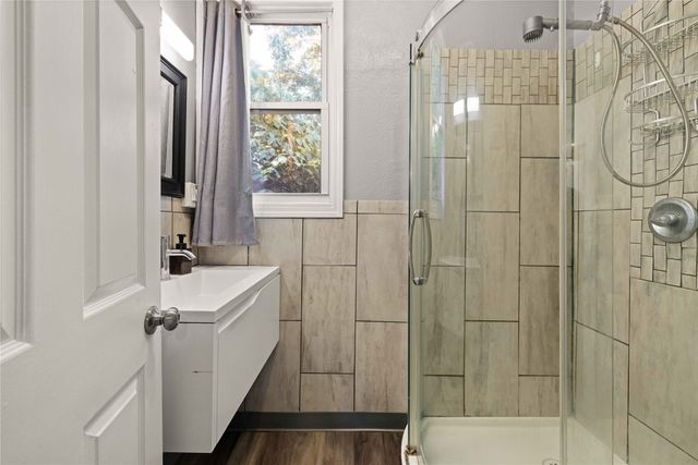 1827 Pleasant Street, West Des Moines, IA 50265