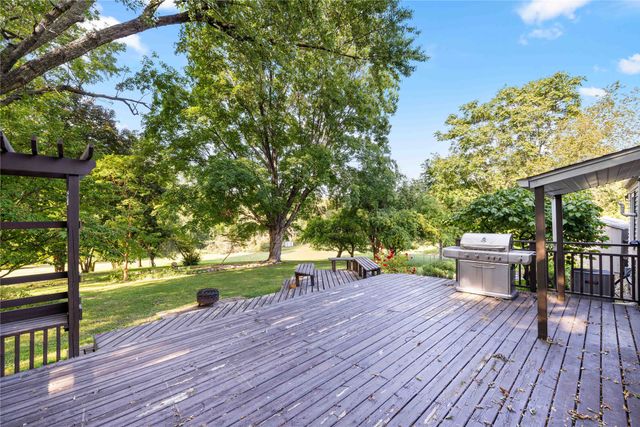 1827 Pleasant Street, West Des Moines, IA 50265