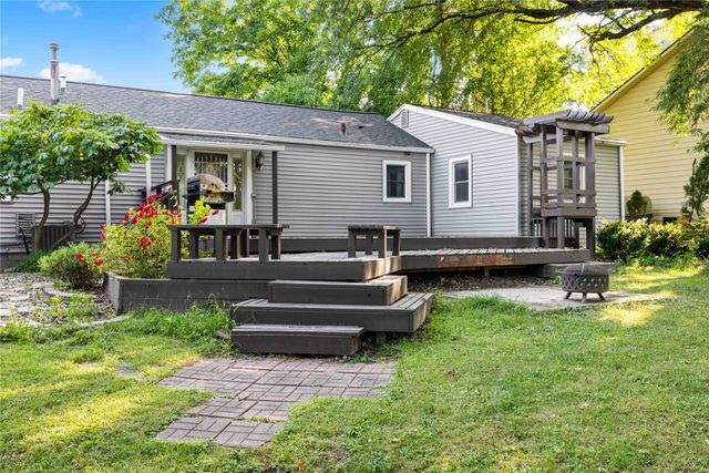 1827 Pleasant Street, West Des Moines, IA 50265