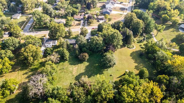 1827 Pleasant Street, West Des Moines, IA 50265