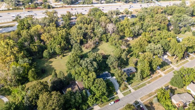 1827 Pleasant Street, West Des Moines, IA 50265