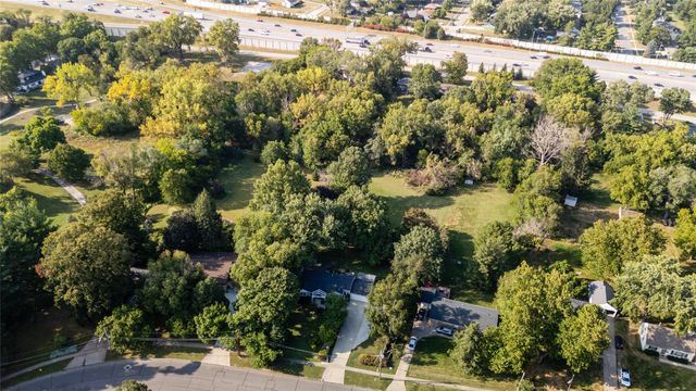 1827 Pleasant Street, West Des Moines, IA 50265