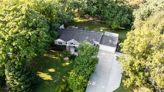 1827 Pleasant Street, West Des Moines, IA 50265