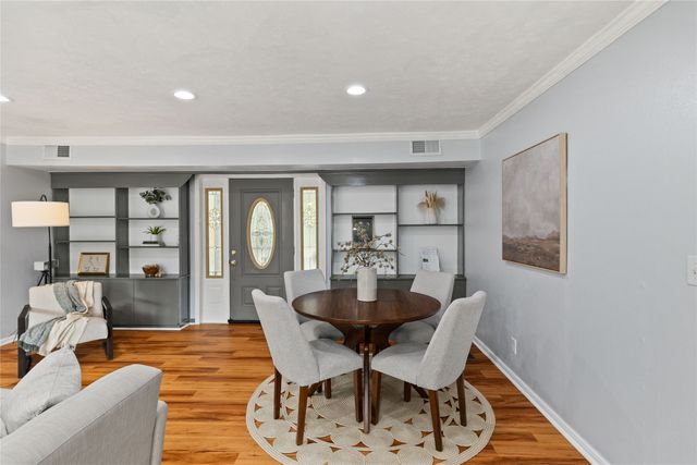 1827 Pleasant Street, West Des Moines, IA 50265