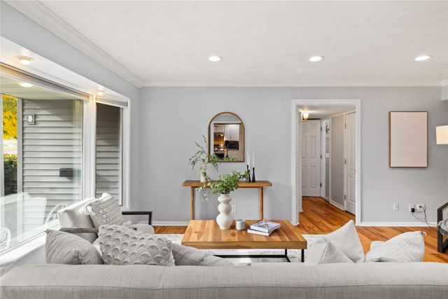 1827 Pleasant Street, West Des Moines, IA 50265