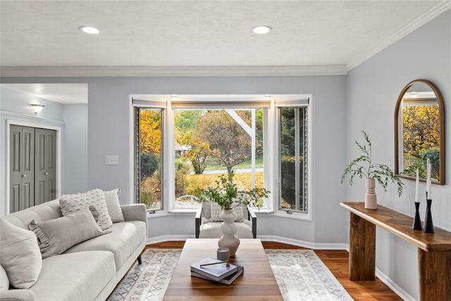 1827 Pleasant Street, West Des Moines, IA 50265