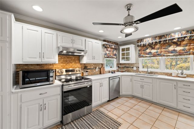 1827 Pleasant Street, West Des Moines, IA 50265