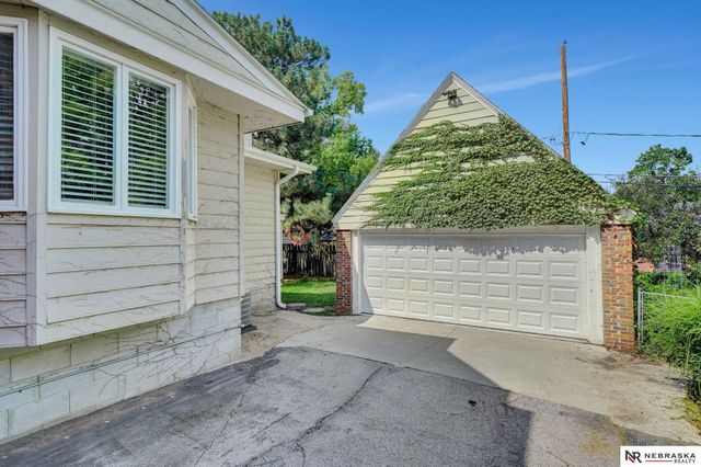 3345 Grimsby Lane, Lincoln, NE 68502