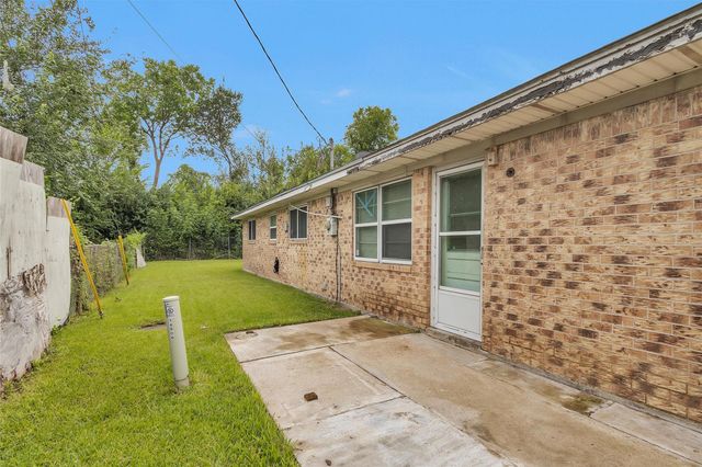 14806 Dogwood Tree Street, Houston, TX 77060