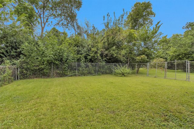 14806 Dogwood Tree Street, Houston, TX 77060