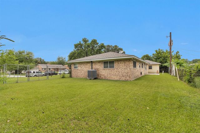14806 Dogwood Tree Street, Houston, TX 77060