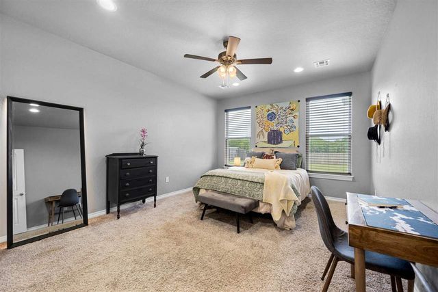 5453 NE Elk Point Rd, Elgin, OK 73538