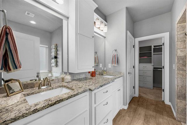 5453 NE Elk Point Rd, Elgin, OK 73538