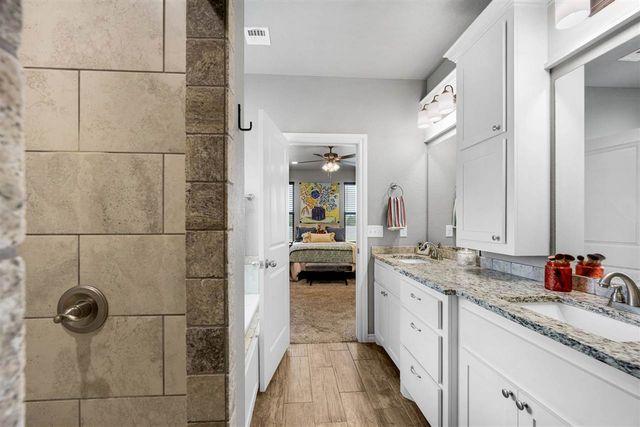 5453 NE Elk Point Rd, Elgin, OK 73538