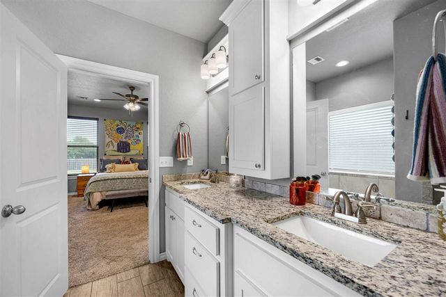5453 NE Elk Point Rd, Elgin, OK 73538