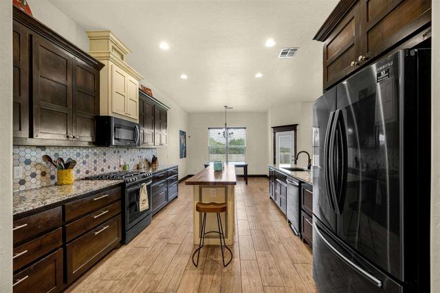 5453 NE Elk Point Rd, Elgin, OK 73538