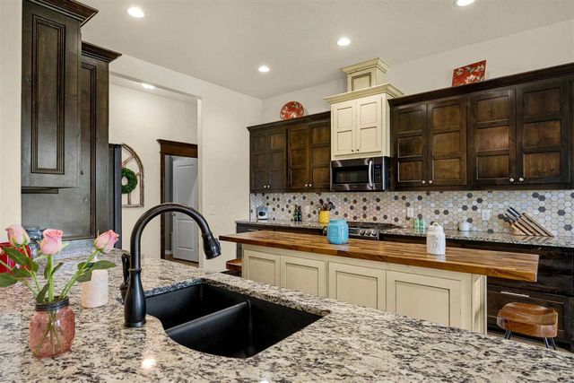 5453 NE Elk Point Rd, Elgin, OK 73538