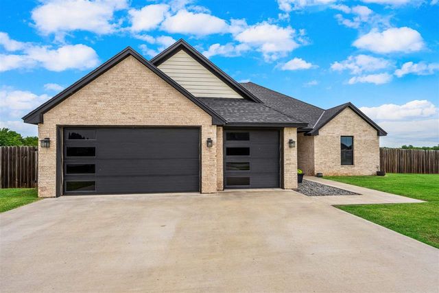 5453 NE Elk Point Rd, Elgin, OK 73538