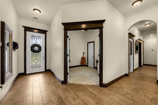 5453 NE Elk Point Rd, Elgin, OK 73538