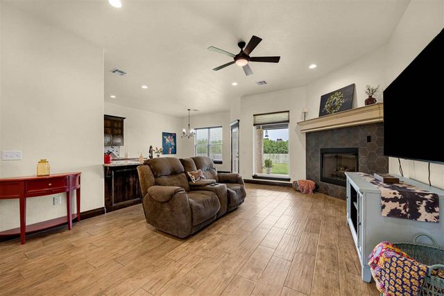 5453 NE Elk Point Rd, Elgin, OK 73538