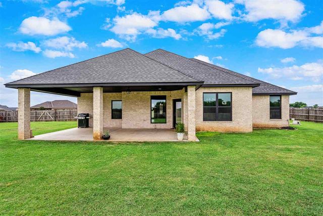 5453 NE Elk Point Rd, Elgin, OK 73538