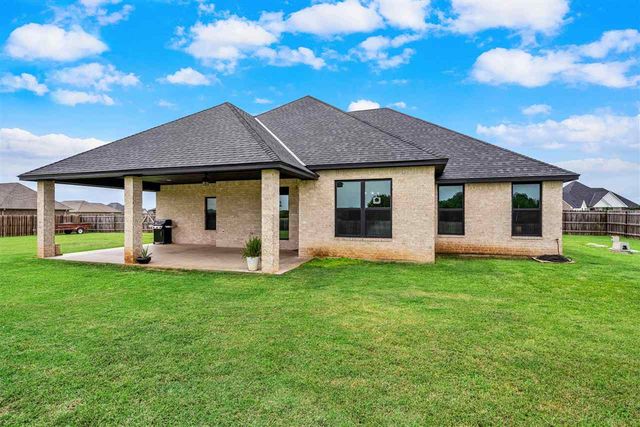 5453 NE Elk Point Rd, Elgin, OK 73538
