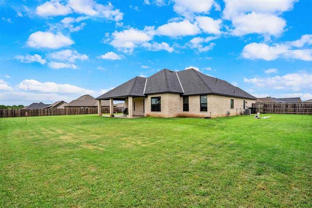 5453 NE Elk Point Rd, Elgin, OK 73538