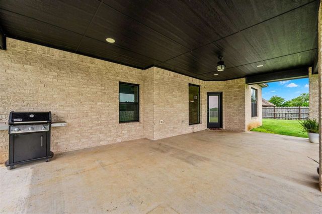 5453 NE Elk Point Rd, Elgin, OK 73538