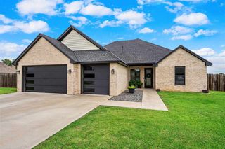 5453 NE Elk Point Rd, Elgin, OK 73538